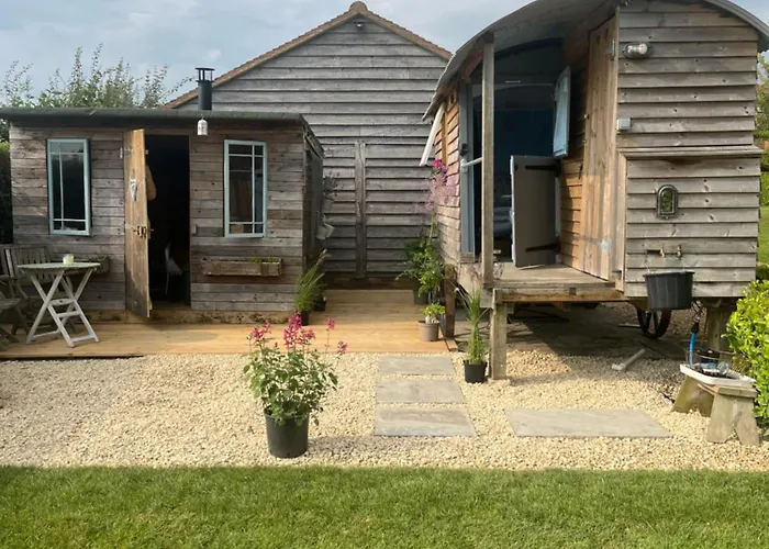 The Hen House Shepherds Hut With Hot Tub